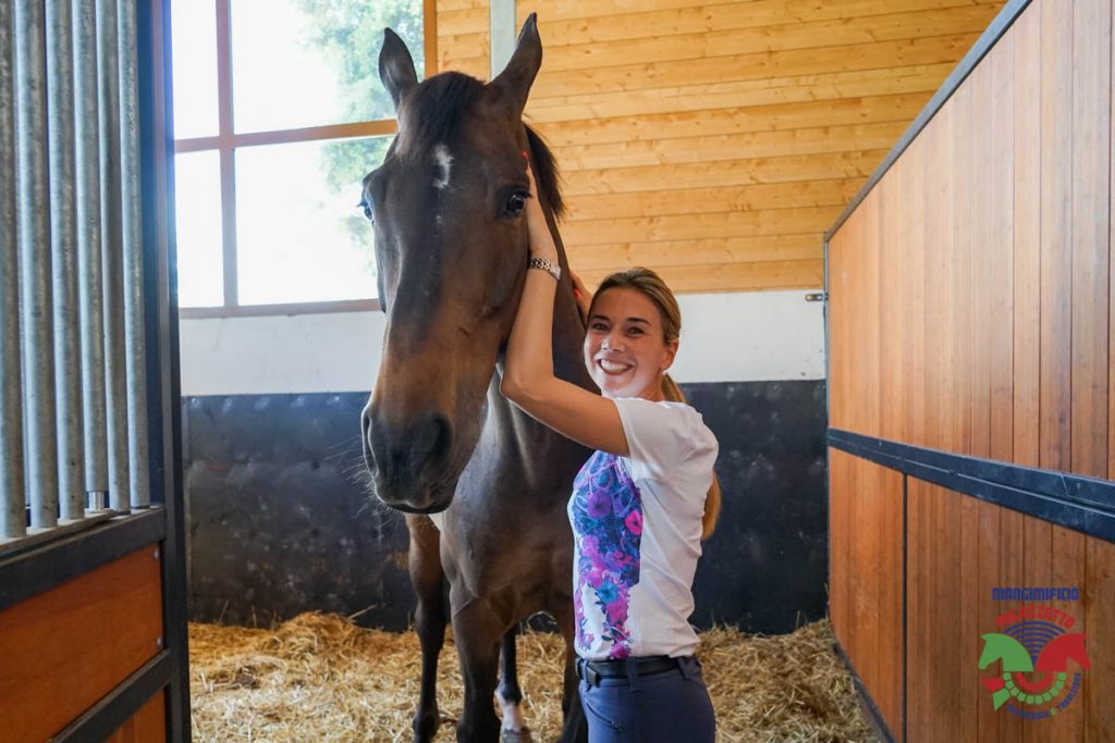 Jane Richard Phillips è nata il 7 Aprile del 1983 a Evilard in Svizzera. Amante fin da bambina del mondo equestre, inizia a praticare equitazione come hobby durante l'adolescenza.